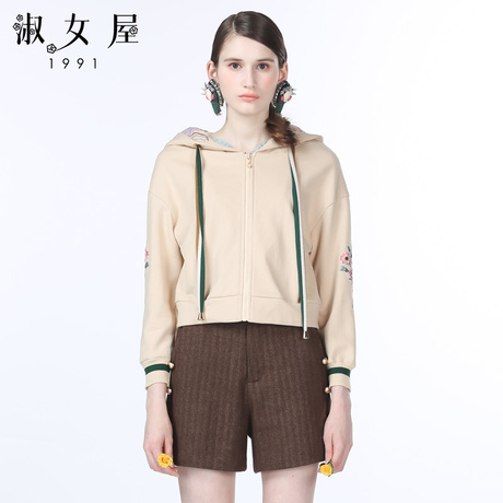 淑女屋2018年秋季新款绣花图案卡其色合体针织外套商品大图