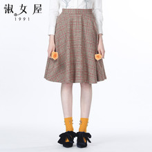 淑女屋2018年秋季新款毛料卡其红格柔软百搭短裙图片
