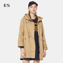 艾格ES时尚字母刺绣抽绳收腰连帽中长款风衣外套女8A033401071图片