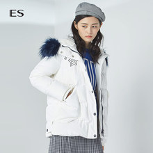 艾格ES冬季学院风休闲字母印花毛领连帽短款羽绒服女8A033502486图片