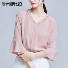 尚都比拉2018秋喇叭袖洋气小衫女气质纯色v领上衣女五分袖雪纺衫图片