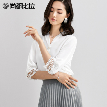 尚都比拉2018秋气质V领镂空花边七分袖女上衣简约时尚白色雪纺衫图片