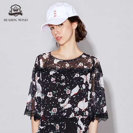 季候风2018夏季商场同款圆领套头蝴蝶印花设计五分袖衬衣女夏商品大图