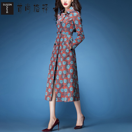 首尚格释2018秋装新款女装修身翻领双排扣印花中长款chic风衣外套商品大图