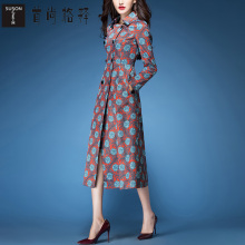 首尚格释2018秋装新款女装修身翻领双排扣印花中长款chic风衣外套图片