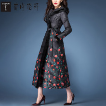 首尚格释2018冬装新款女装时尚修身收腰气质中长款过膝印花羽绒服图片