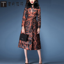 首尚格释2018冬装新款女装修身可拆卸毛领印花中长款羽绒服图片
