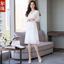 2018秋季新款长袖有女人味的v领蕾丝连衣裙女中长款春秋打底裙子图片