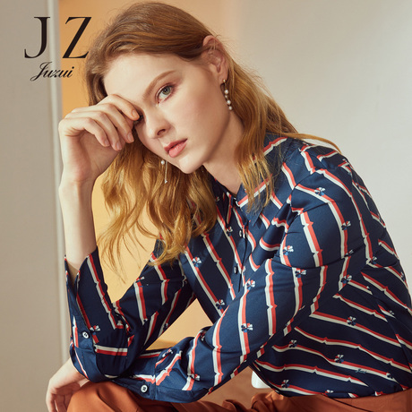 JUZUI/玖姿旗舰店2018冬装新款时尚斜条纹印花垂感衬衫女上衣商品大图