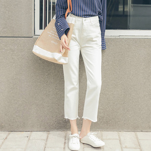高腰白色直筒牛仔裤