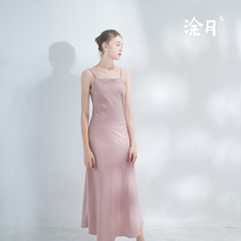 涂月设计师无袖粉色吊带裙女2018新款缎面温柔风连衣裙外穿内搭图片