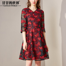 蕾丝连衣裙2018中长款甘甘的世界春装新品喇叭袖V领A摆显瘦连衣裙图片