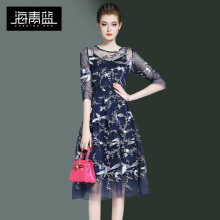 海青蓝2018春装新款女装圆领七分袖网纱绣花时尚收腰连衣裙00335图片