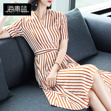 海青蓝2018夏季新款女装气质短袖V领时尚条纹收腰大摆连衣裙01529图片