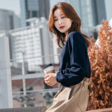 桔熊秋装甜美蕾丝钩花拼接灯笼袖V领套头上衣女大码AB8132图片