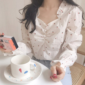韩国ins鬼马系少女三月沐春风长袖碎花衬衫褶皱别致纽扣甜美上衣