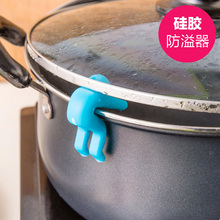 防止汤水溢出 硅胶防溢器 2个装 环保加高器 创意小人锅盖抬高架