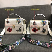 绣花蝴蝶包2019新款韩版潮流刺绣女包宽带单肩包铆钉时尚斜挎包