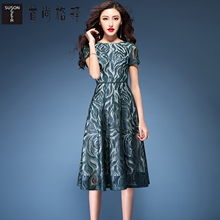 首尚格释女装2018夏装新款收腰显瘦蕾丝绣花一字领中长款连衣裙女图片