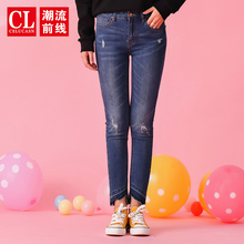 潮流前线2018年冬装新品女款时尚不规则裤脚修身破洞牛仔九分裤潮图片