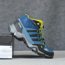 少年户外运动休闲鞋 AQ4141 防水防滑徒步登山鞋 阿迪达斯 adidas