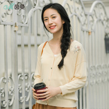 茵曼旗舰店针织开衫2018秋冬新款V领落肩绣花针织毛衣女短款外套图片