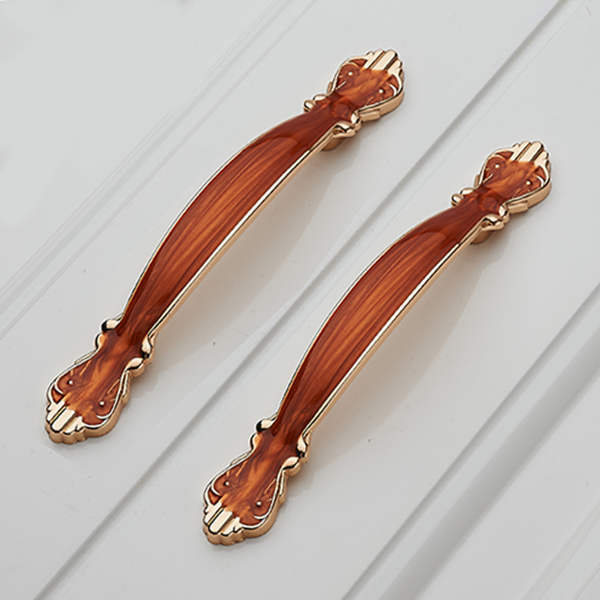 �����������8