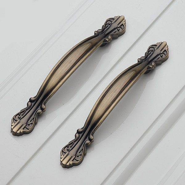 �����������8