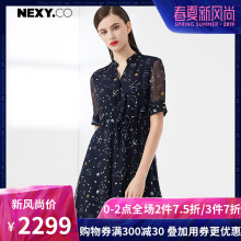 NEXY.CO/奈蔻真丝中长款时尚印花宽松气质短袖连衣裙阔太太夏新款图片
