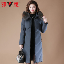 雅鹿妈妈冬装反季羽绒服女中长款貉子毛领洋气上衣中年女外套高档图片