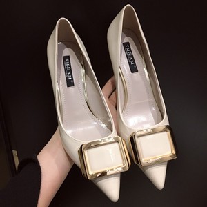 2019春季新款韩版百搭金属方扣尖头气质高跟鞋女细跟浅口漆皮单鞋