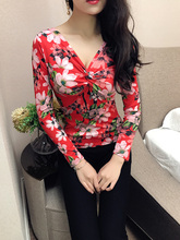 韩版气质秋冬花色长袖打底衫 V领蝴蝶结低胸修身t恤上衣大码女装图片