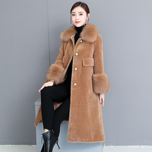 羊剪绒大衣女2018新款秋冬狐狸毛斗篷显瘦中长款海宁皮草女装外套图片