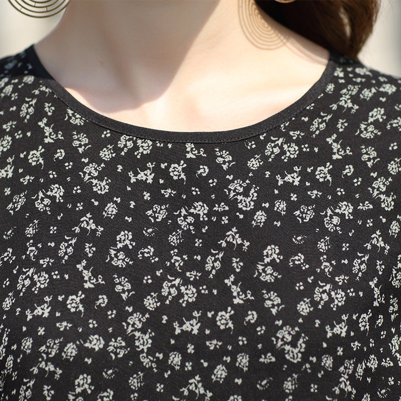 诗茗2018夏新款时尚真丝连衣裙 圆领短袖碎花