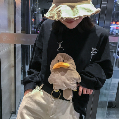 ins超火包包女2018新款鸭嘴兽包单肩斜挎鸭子胸包女毛绒搞怪蹦迪