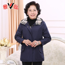 妈妈装宽松休闲外套女2018新款中老年女装50-60岁春秋连帽风衣潮图片