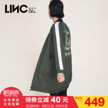 LINC金羽杰2017秋新款时尚棒球衫领个性印花中长款风衣女7360101图片