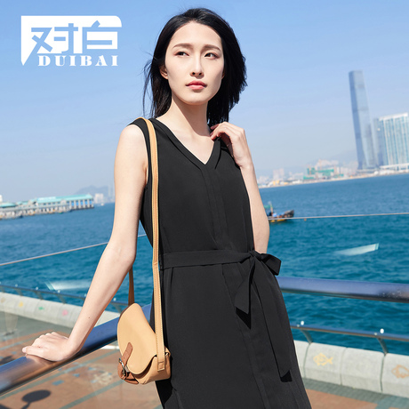 对白黑色雪纺连衣裙女2018夏装新款V领腰带中长款简约气质小黑裙商品大图
