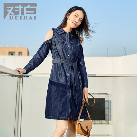对白时尚露肩牛仔连衣裙秋装2018新款女气质休闲镂空长袖A字裙子商品大图