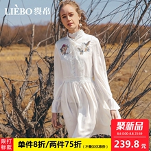 裂帛2018秋新款复古蕾丝立领飘带装饰开襟刺绣松紧腰刺绣连衣裙女图片