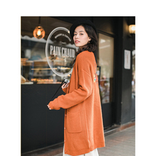 茵曼旗舰店2018秋装新款V领宽松气质绣花中长款开衫毛衣外套女图片