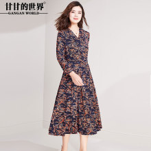 弹力印花连衣裙甘甘的世界2018女装新款春秋大码收腰显瘦连衣裙图片