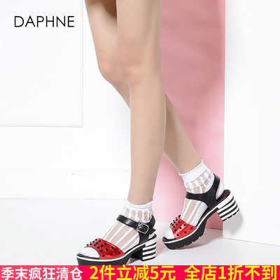 Daphne/达芙妮潮流铆钉黑白撞色粗跟女凉鞋1016303603