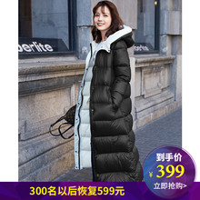 韩版亮面加厚轻薄长款过膝羽绒服女装2018冬装新款时尚连帽羽绒衣图片