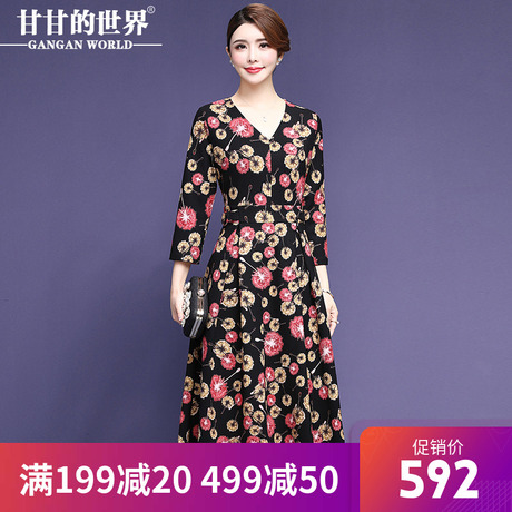 甘甘的世界印花连衣裙秋季2018新款V领收腰显瘦九分袖大码妈妈装商品大图