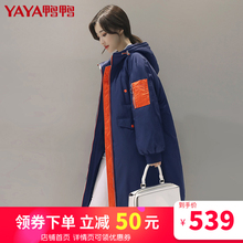 鸭鸭2018冬新款大码女装韩版宽松羽绒服女时尚潮长款过膝B-57626图片