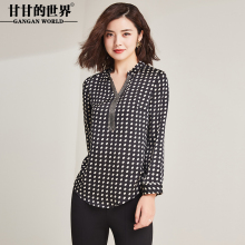 衬衫女甘甘的世界2018秋装新款长袖小衫波点印花T恤修身V领上衣女图片