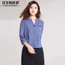 蓝色条纹衬衫女甘甘的世界2018秋装新款印花V领上衣女七分袖T恤女图片