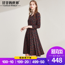 甘甘的世界大码妈妈装2018秋装新款时尚印花中长款修身连衣裙女图片