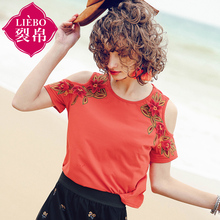 裂帛女装2018夏装新款浪漫简约圆领立体刺绣时髦露肩短袖T恤图片